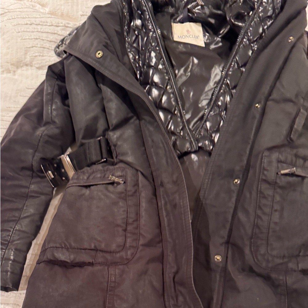 Moncler winter coat with detachable fur-trimmed hood. - Picture 2 of 15